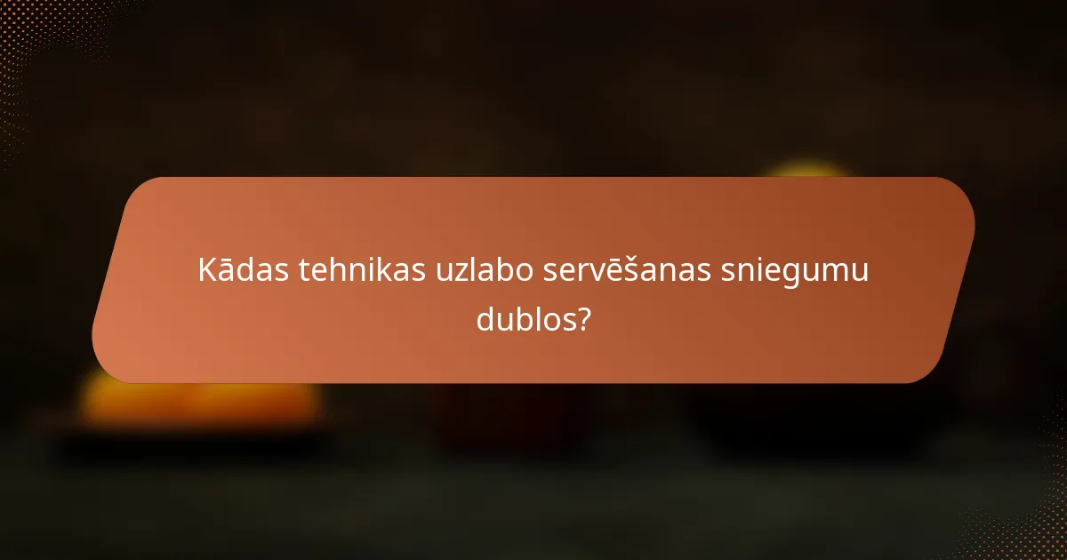 Kādas tehnikas uzlabo servēšanas sniegumu dublos?